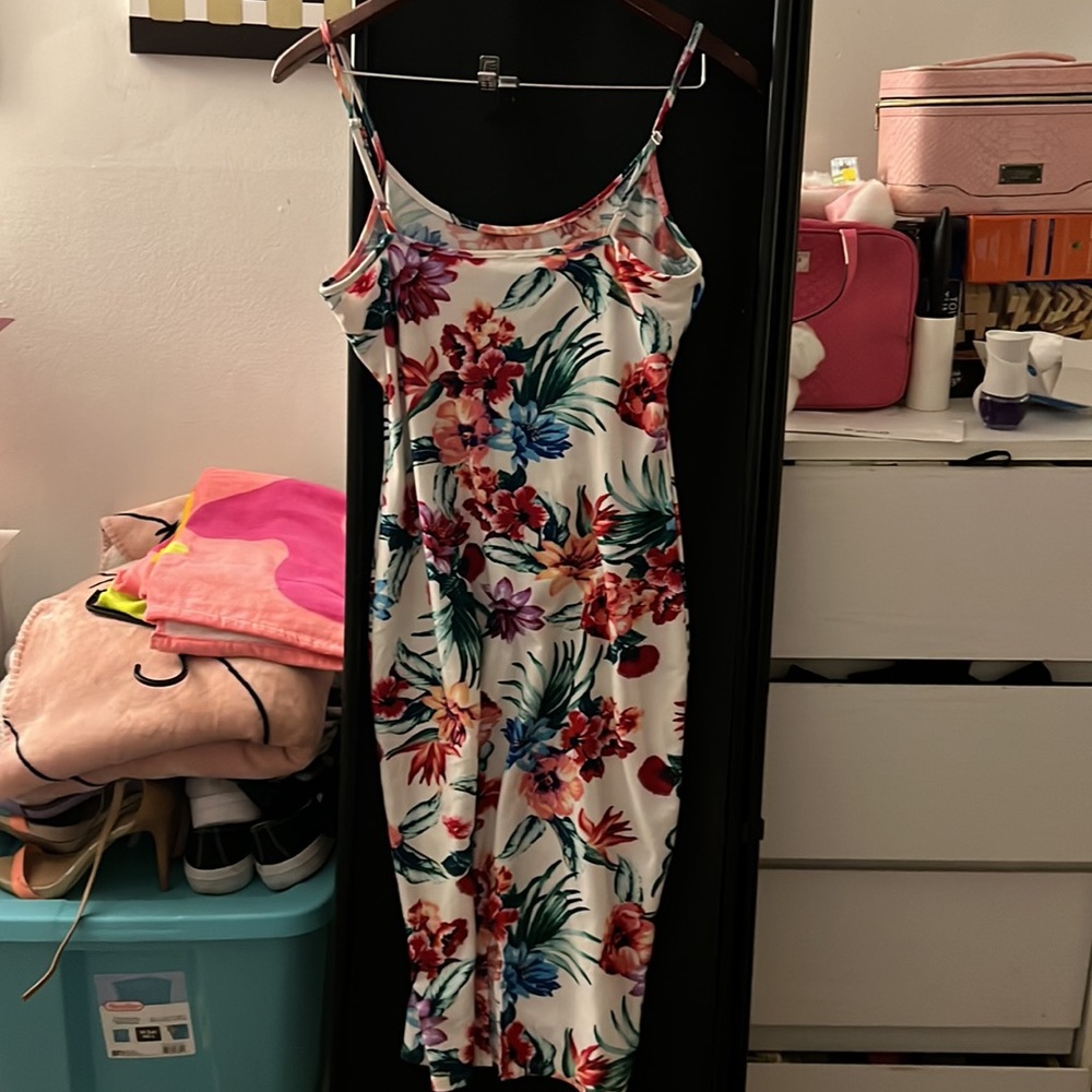 Dress - Picture 3 of 3